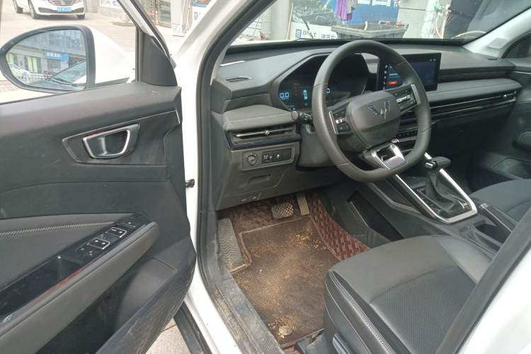 Used Wuling Alvez 2022 1.5L CVT Comfort Edition Interior 2