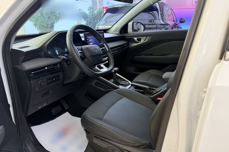 Used Wuling Alvez 2022 1.5L CVT Comfort Edition Interior 2
