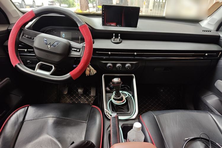 Used Wuling Alvez 2022 1.5L Manual Free-Style Model Interior 2