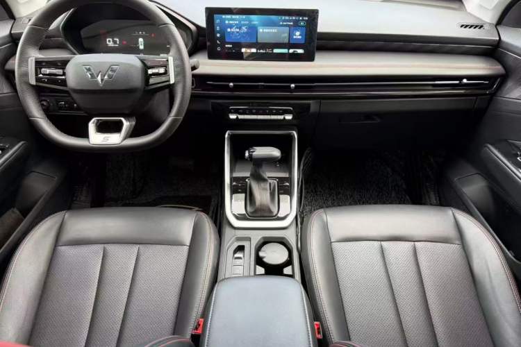 Used Wuling Alvez 2022 1.5T CVT Trendy & Cool Edition Interior 2