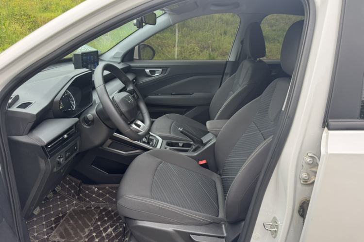 Used Wuling Alvez 2022 1.5L Manual Free-Style Model Interior 2