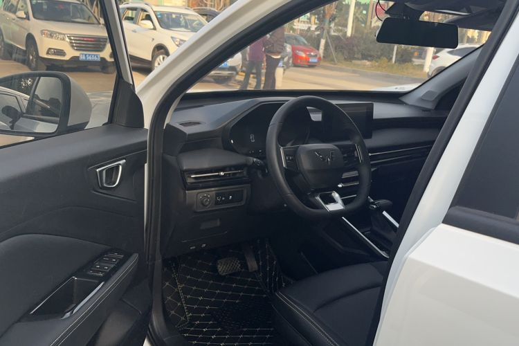 Used Wuling Alvez 2022 1.5L CVT Comfort Edition Interior 2