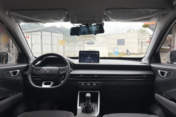 Used Wuling Alvez 2022 1.5L Manual Free-Style Model Interior 2