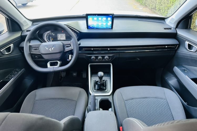 Used Wuling Alvez 2022 1.5L Manual Free-Style Model Interior 2