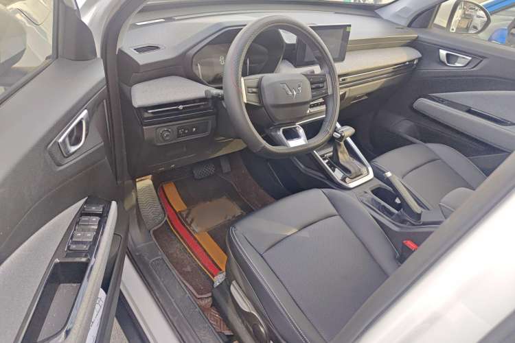 Used Wuling Alvez 2022 1.5L CVT Comfort Edition Interior 2
