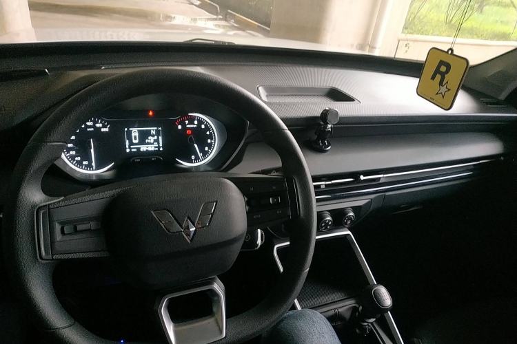 Used Wuling Alvez 2022 1.5L Manual Free-Style Model Interior 2