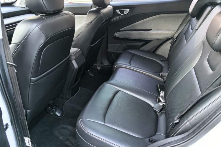 Used Wuling Alvez 2022 1.5L CVT Comfort Edition Interior 2