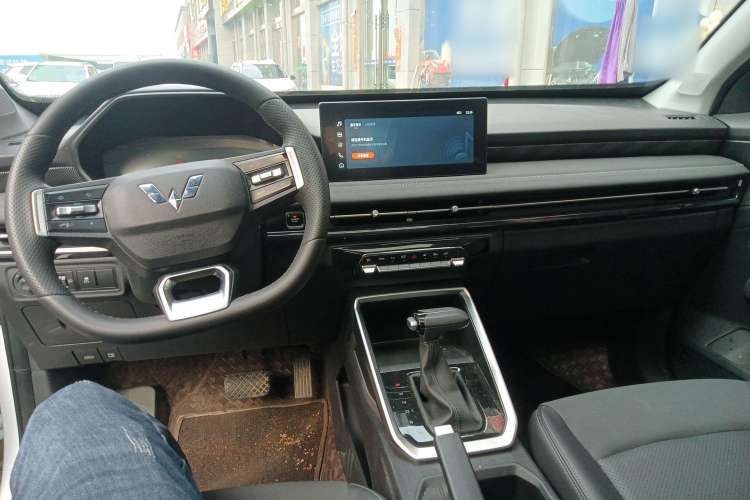 Used Wuling Alvez 2022 1.5L CVT Comfort Edition Interior 3