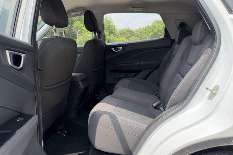 Used Wuling Alvez 2022 1.5L Manual Free-Style Model Interior 3
