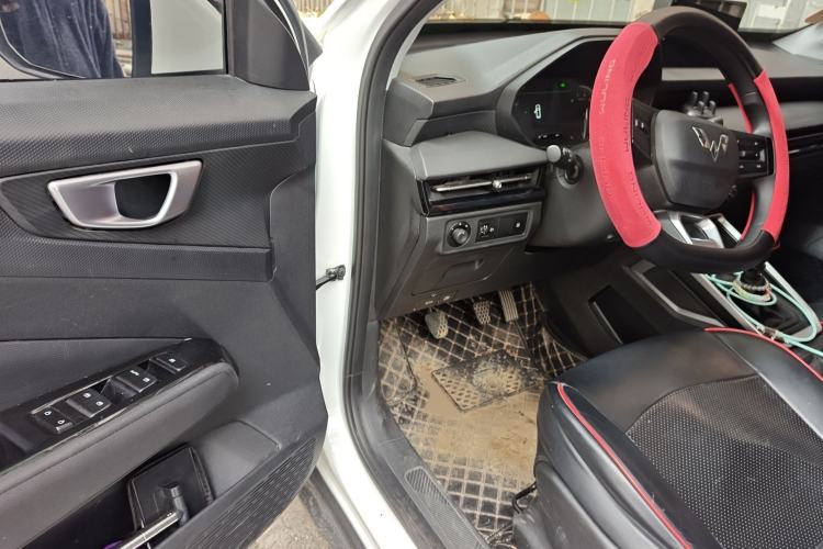 Used Wuling Alvez 2022 1.5L Manual Free-Style Model Interior 3