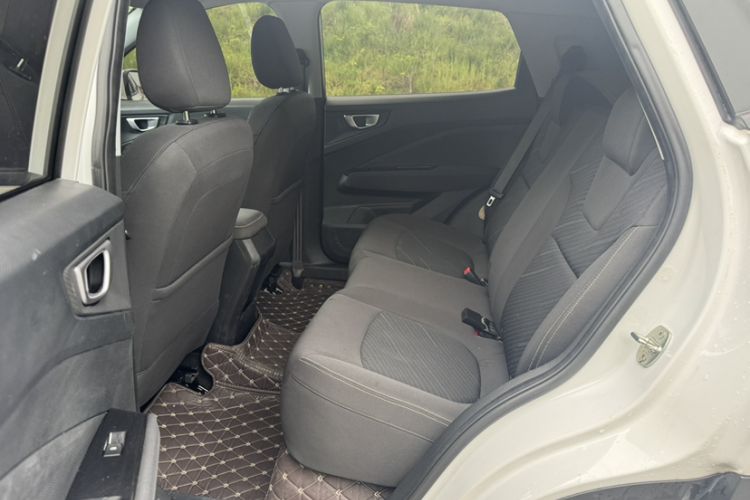 Used Wuling Alvez 2022 1.5L Manual Free-Style Model Interior 3