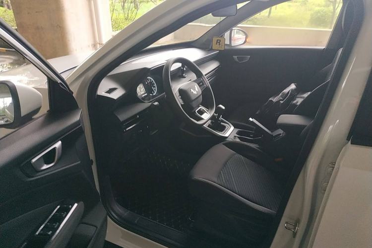 Used Wuling Alvez 2022 1.5L Manual Free-Style Model Interior 3
