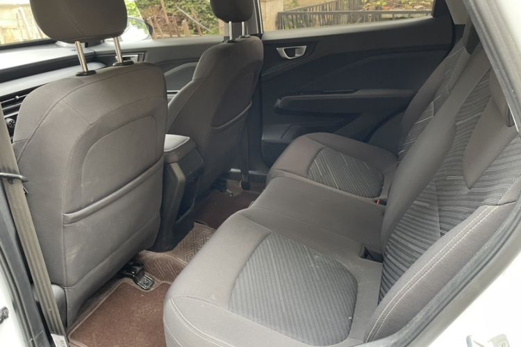 Used Wuling Alvez 2022 1.5L Manual Free-Style Model Interior 4