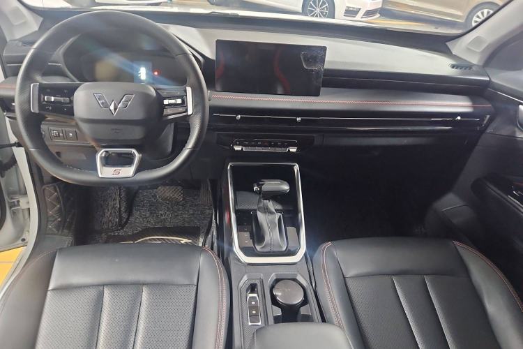 Used Wuling Alvez 2022 1.5T CVT Trendy & Cool Edition Interior 4