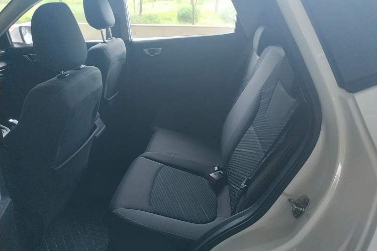 Used Wuling Alvez 2022 1.5L Manual Free-Style Model Interior 4