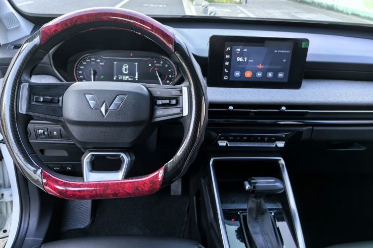 Used Wuling Alvez 2022 1.5L CVT Comfort Edition Interior 4