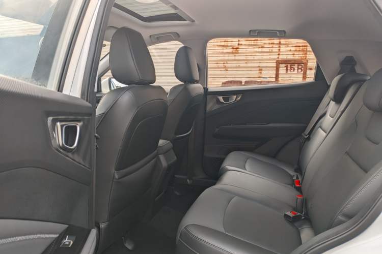 Used Wuling Alvez 2022 1.5L Manual Comfort Version Interior 4