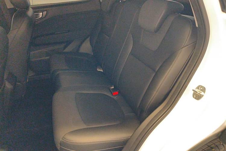 Used Wuling Alvez 2022 1.5L CVT Comfort Edition Interior 4