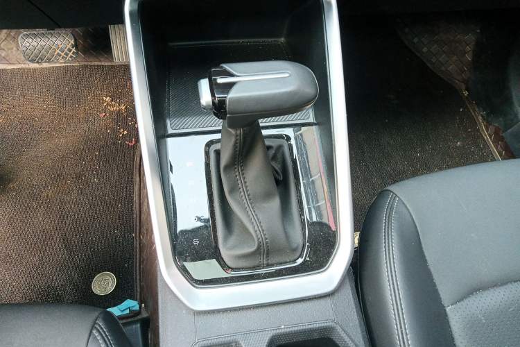 Used Wuling Alvez 2022 1.5L CVT Comfort Edition Interior 5