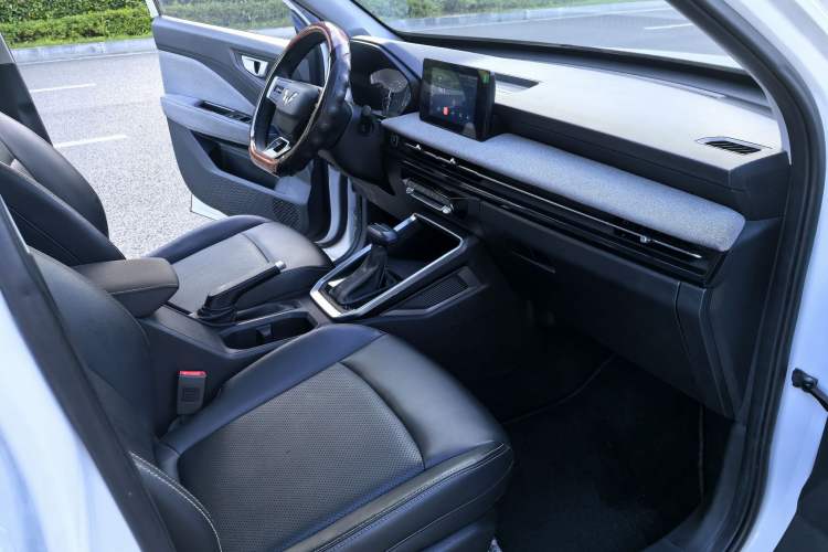 Used Wuling Alvez 2022 1.5L CVT Comfort Edition Interior 6