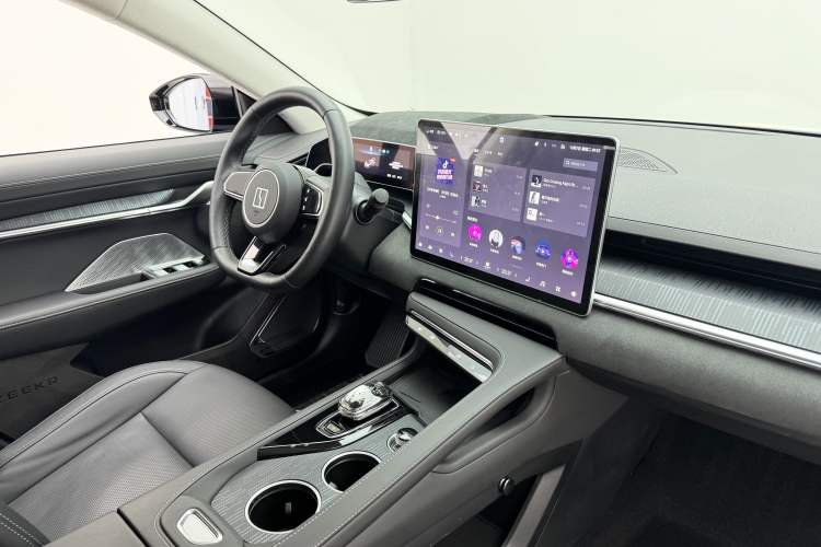 Used Wuling Alvez 2022 1.5L Manual Free-Style Model Interior 7