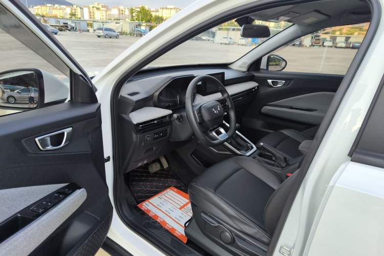 Used Wuling Alvez 2022 1.5L CVT Comfort Edition Interior 8