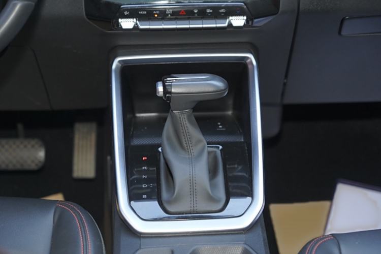 Used Wuling Alvez 2022 1.5T CVT Trendy & Cool Edition Interior 9