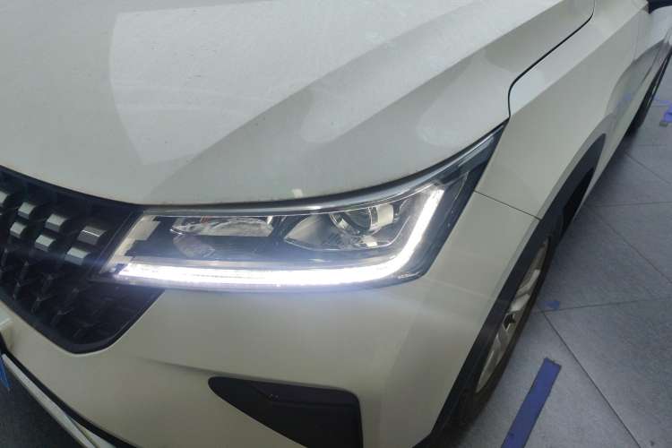 Used Wuling Alvez 2022 1.5L Manual Comfort Version Left Front Headlight