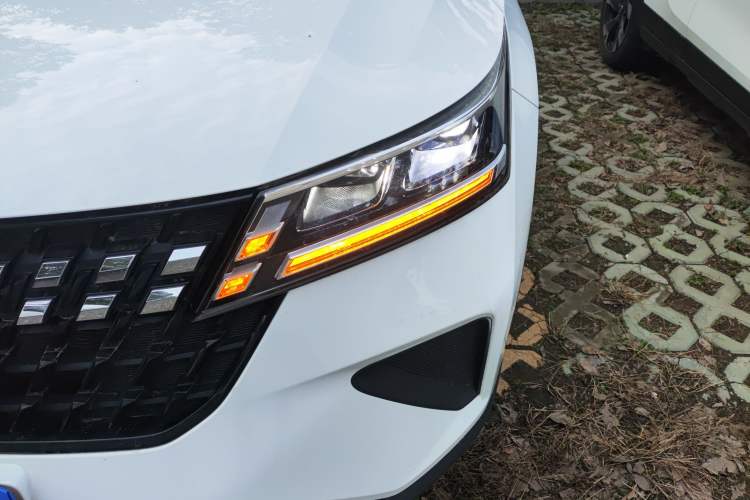 Used Wuling Alvez 2022 1.5L CVT Comfort Edition Left Front Headlight