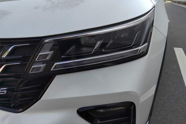 Used Wuling Alvez 2022 1.5T CVT Trendy & Cool Edition Left Front Headlight