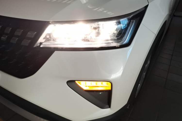 Used Wuling Alvez 2022 1.5L Manual Free-Style Model Left Front Headlight