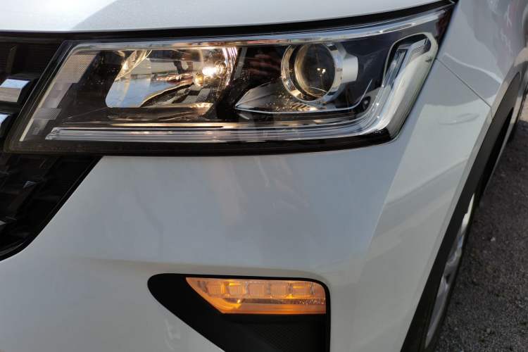 Used Wuling Alvez 2022 1.5L Manual Free-Style Model Left Front Headlight