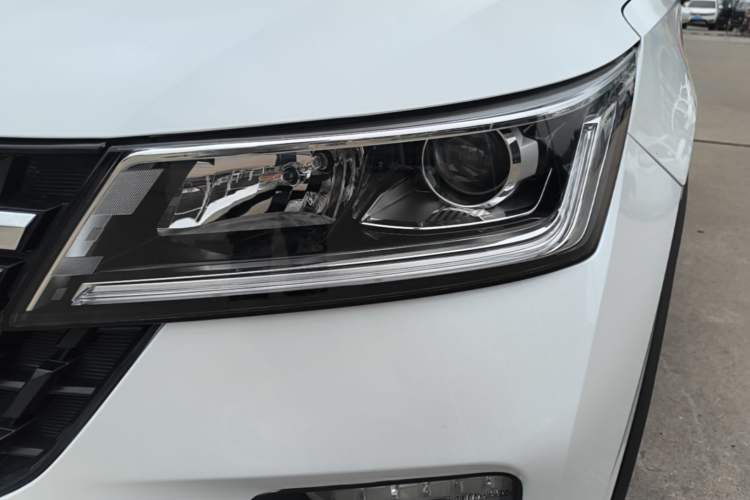 Used Wuling Alvez 2022 1.5L Manual Free-Style Model Left Front Headlight