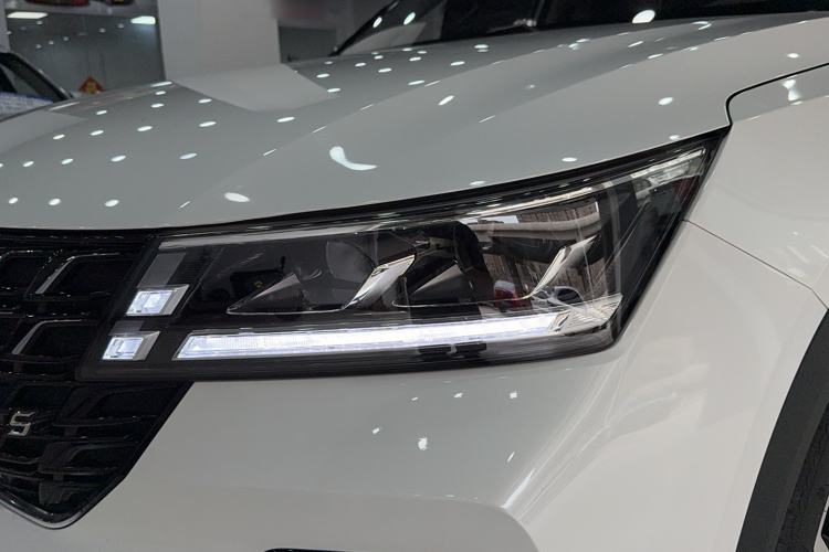 Used Wuling Alvez 2022 1.5T CVT Trendy & Cool Edition Left Front Headlight