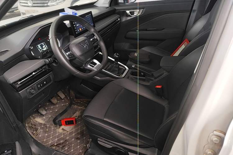 Used Wuling Alvez 2022 1.5L Manual Comfort Version Left Front Seat