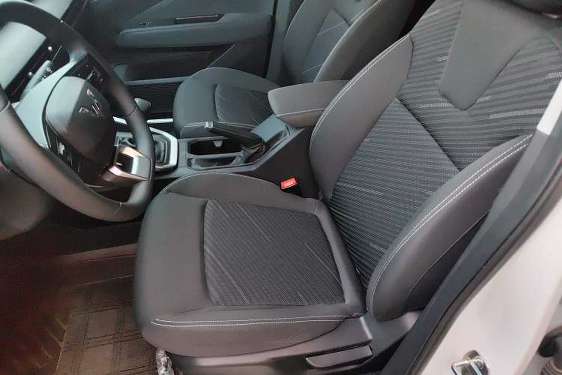 Used Wuling Alvez 2022 1.5L Manual Free-Style Model Left Front Seat