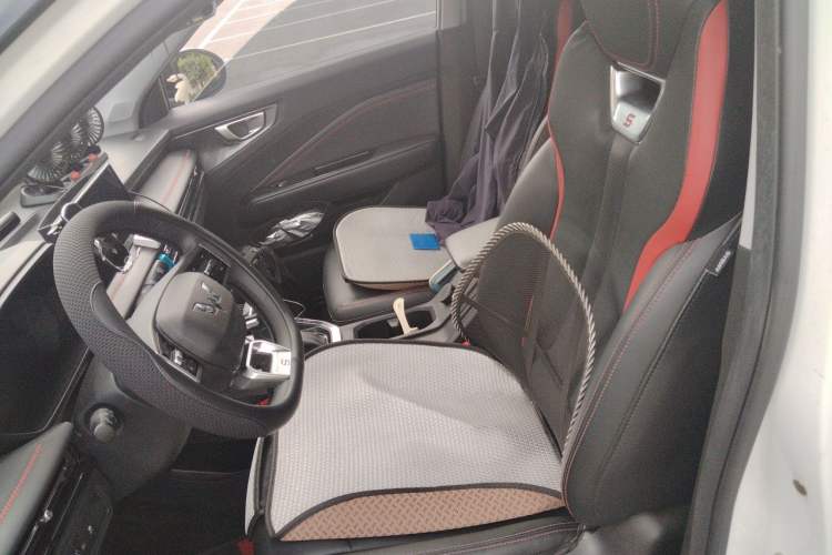 Used Wuling Alvez 2022 1.5T CVT Trendy & Cool Edition Left Front Seat