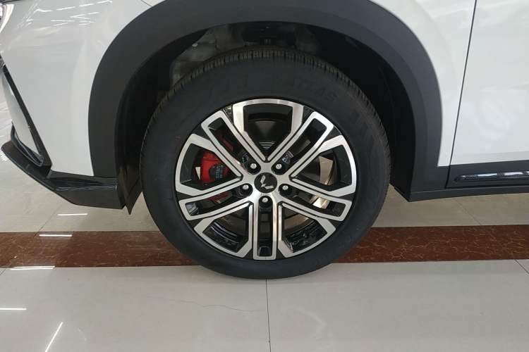 Used Wuling Alvez 2022 1.5T CVT Trendy & Cool Edition Left Front Wheel Hub