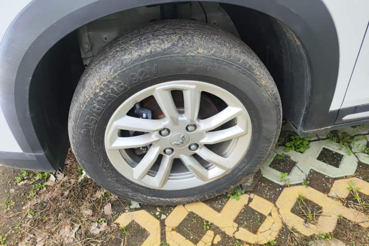 Used Wuling Alvez 2022 1.5L CVT Comfort Edition Left Front Wheel Hub