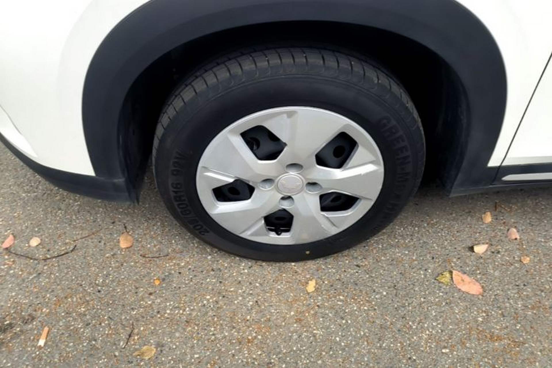 Used Wuling Alvez 2022 1.5L Manual Free-Style Model Left Front Wheel Hub