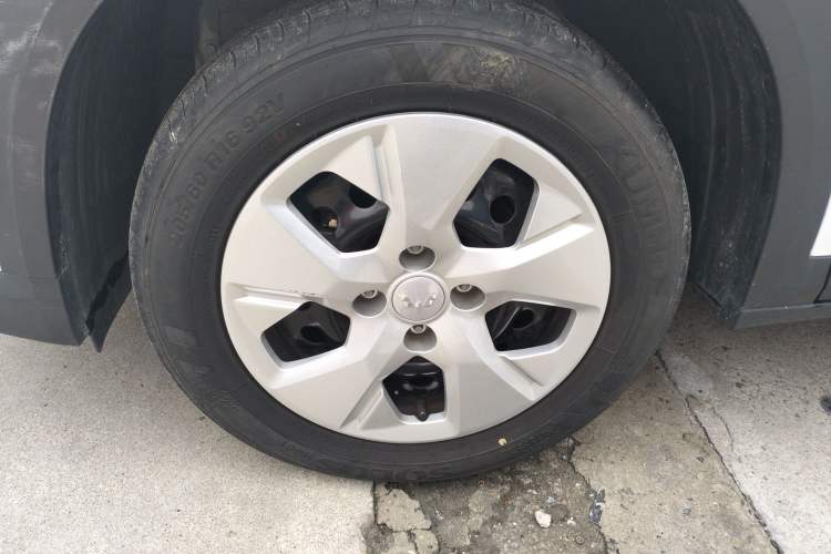 Used Wuling Alvez 2022 1.5L Manual Free-Style Model Left Front Wheel Hub