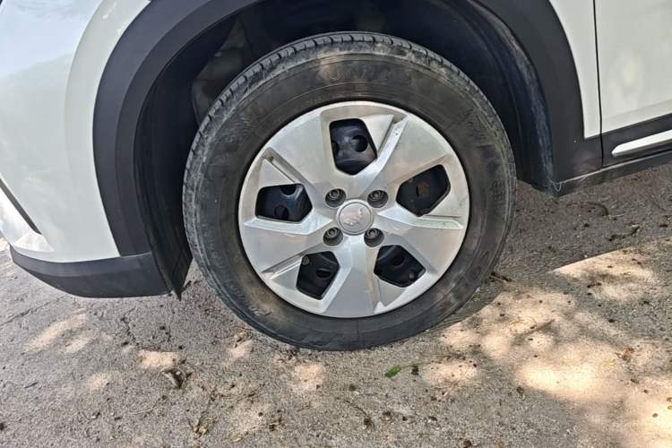 Used Wuling Alvez 2022 1.5L Manual Free-Style Model Left Front Wheel Hub