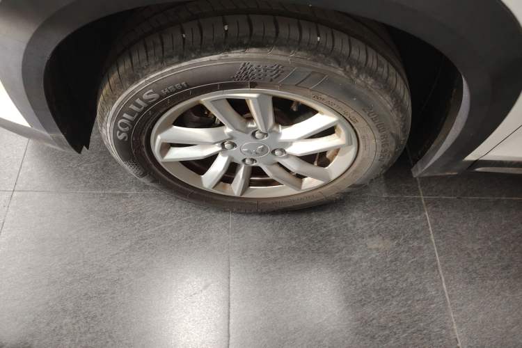 Used Wuling Alvez 2022 1.5L Manual Comfort Version Left Front Wheel Hub