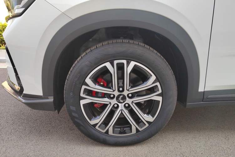 Used Wuling Alvez 2022 1.5T CVT Trendy & Cool Edition Left Front Wheel Hub