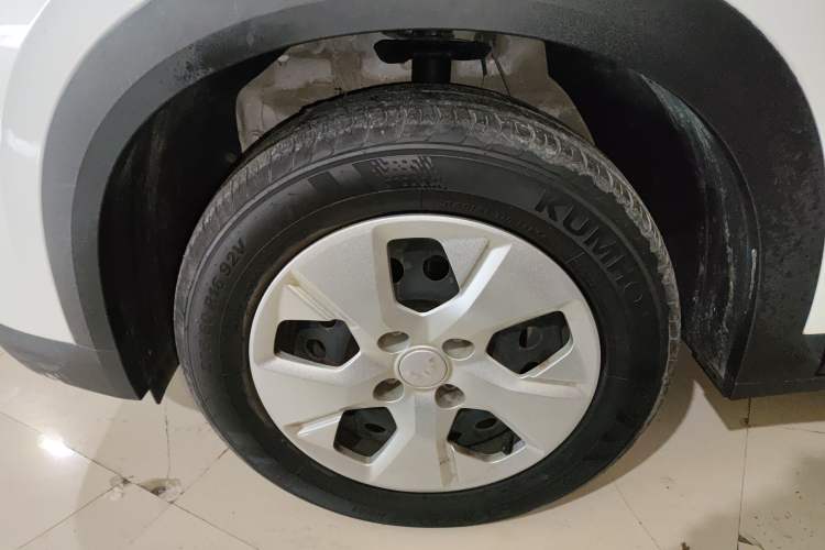 Used Wuling Alvez 2022 1.5L Manual Free-Style Model Left Front Wheel Hub