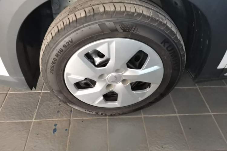 Used Wuling Alvez 2022 1.5L Manual Free-Style Model Left Front Wheel Hub