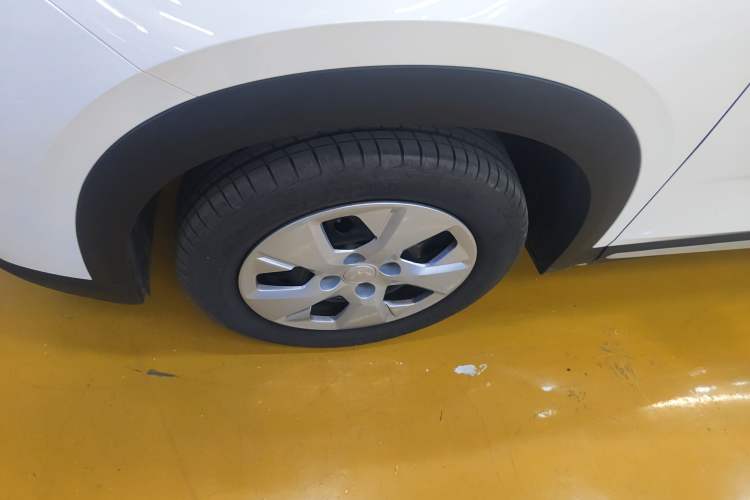 Used Wuling Alvez 2022 1.5L Manual Free-Style Model Left Front Wheel Hub
