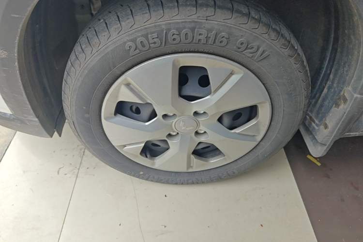 Used Wuling Alvez 2022 1.5L Manual Free-Style Model Left Front Wheel Hub