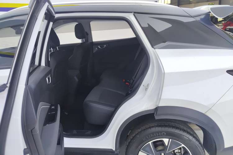 Used Wuling Alvez 2022 1.5L CVT Comfort Edition Left Rear Seat