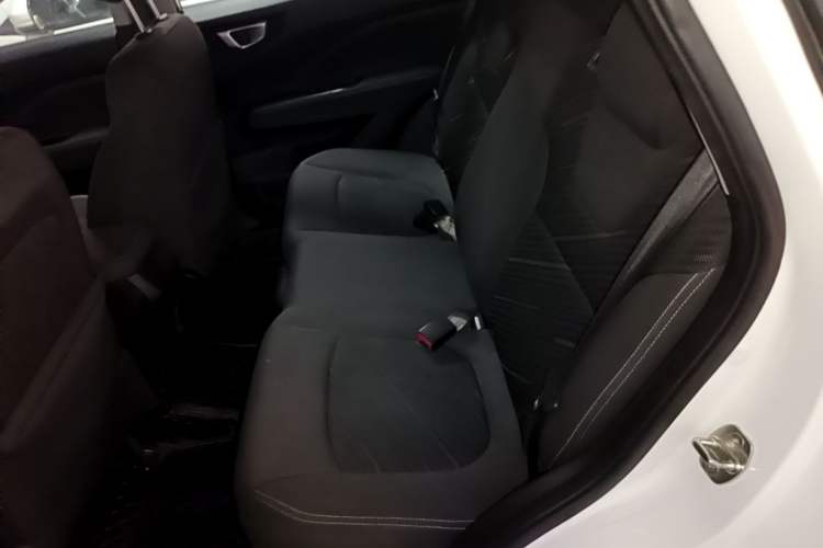 Used Wuling Alvez 2022 1.5L Manual Free-Style Model Left Rear Seat